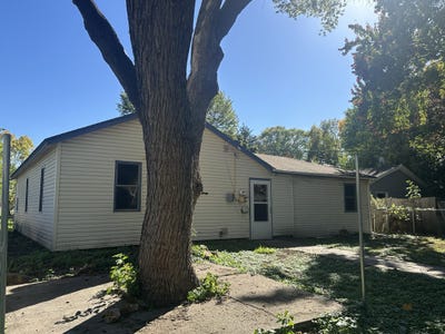 /international/us/4635-xenia-avenue-n-crystal-mn-110120461401/