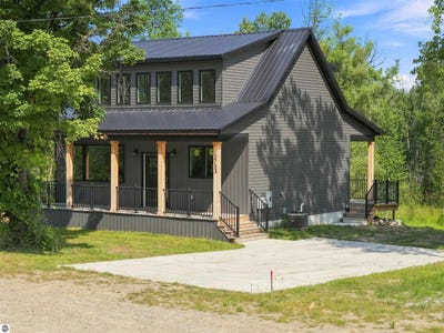 /international/us/1713-vanderlip-road-traverse-city-mi-110109806240/