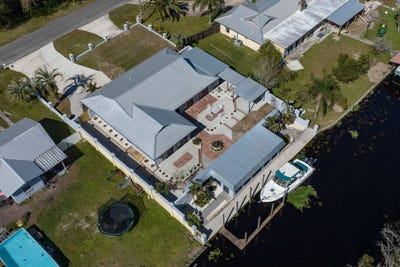 /international/us/147-park-dr-satsuma-fl-110089903276/
