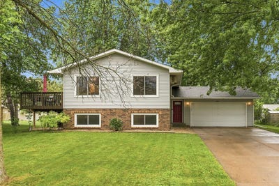 /international/us/1407-meadowlark-lane-new-richmond-wi-110109167576/