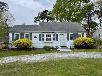 /international/us/121-6th-avenue-barnstable-ma-110108107152/