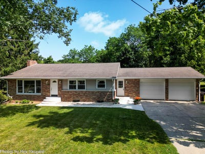 /international/us/521-e-pine-street-fremont-mi-110100618017/