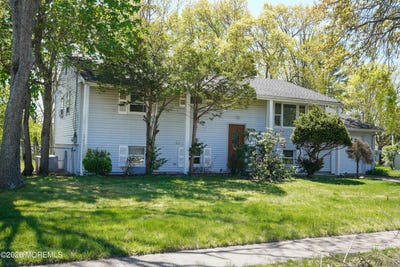 /international/us/9-newport-drive-howell-nj-110107547122/