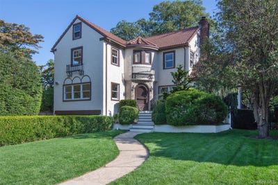 /international/us/32-stellar-place-pelham-ny-110107744654/