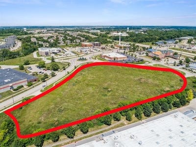 /international/us/2800-heartland-dr-coralville-ia-110097269233/