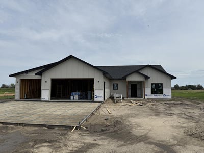 /international/us/1716-n-18th-street-aberdeen-sd-110097988323/