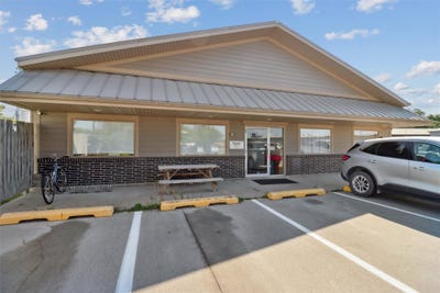 /international/us/404-e-euclid-avenue-indianola-ia-110105279735/