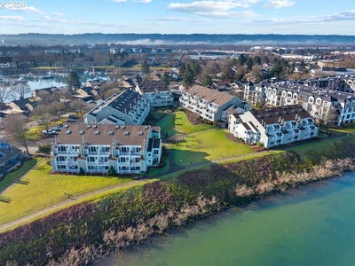 /international/us/277-n-hayden-bay-dr-portland-or-110105636702/