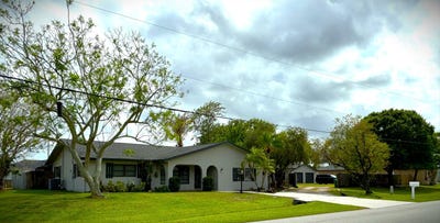 /international/us/202-sw-crescent-avenue-port-st-lucie-fl-110107842679/