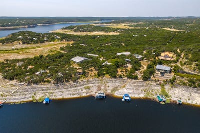 /international/us/694-scenic-circle-pipe-creek-tx-110108495152/