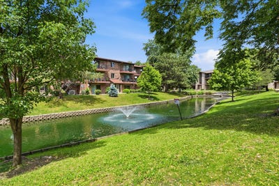 /international/us/2512-waterbury-drive-woodridge-il-110108965142/