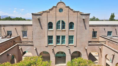 /international/us/203-manzanares-avenue-socorro-nm-110087632216/?lang=zh-tw