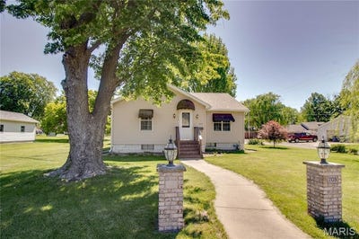 /international/us/703-sumner-street-carlinville-il-110108062656/
