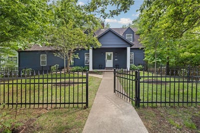 /international/us/319-w-holly-street-fayetteville-ar-110103300383/