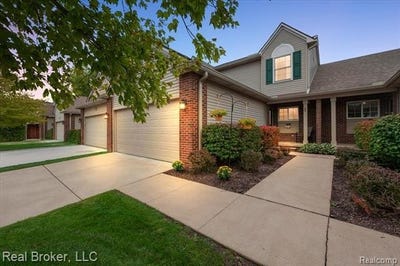 /international/us/121-newberry-lane-marion-twp-mi-110119988994/