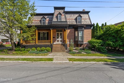 /international/us/12-collins-avenue-troy-ny-110108543118/