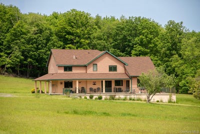 /international/us/240-b-mountaindale-road-greenfield-park-ny-110108437569/