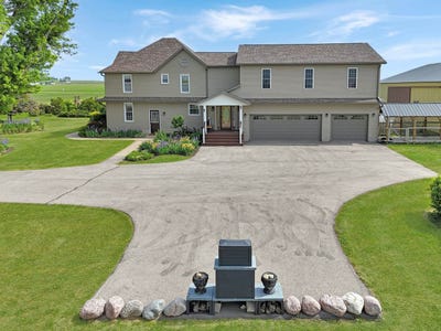 /international/us/9214-north-waddams-grove-road-lena-il-110108574261/