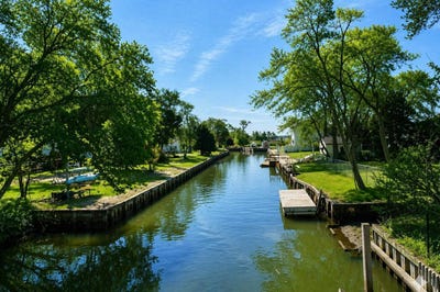 /international/us/3-hyler-drive-hampton-bays-ny-110107353712/