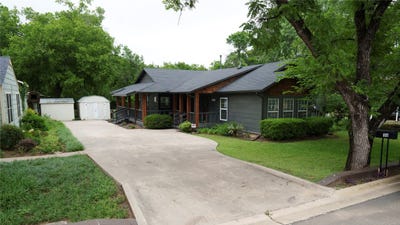 /international/us/1016-w-collins-street-denton-tx-110108388765/