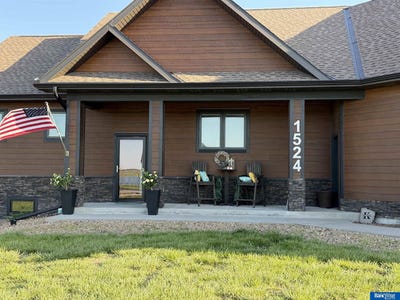 /international/us/1524-beechwood-drive-aurora-ne-110108024351/