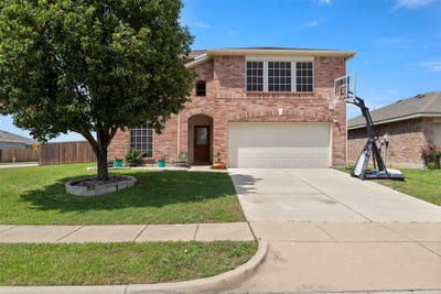 /international/us/1303-feather-crest-drive-krum-tx-110108349235/