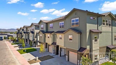 /international/us/4331-w-waltz-lane-garden-city-id-110097825205/