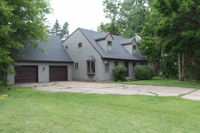 /international/us/620-oak-street-winneconne-wi-110099701745/