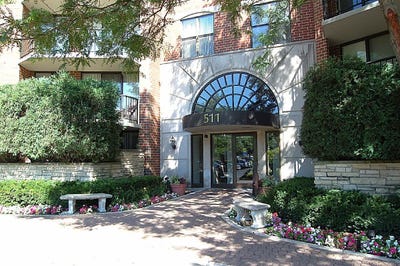 /international/us/511-aurora-avenue-naperville-il-110108535572/