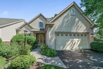 /international/us/8-sedgewyck-drive-delmar-ny-110109025953/