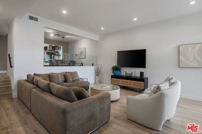 /international/us/17165-palisades-cir-pacific-palisades-ca-110107002295/