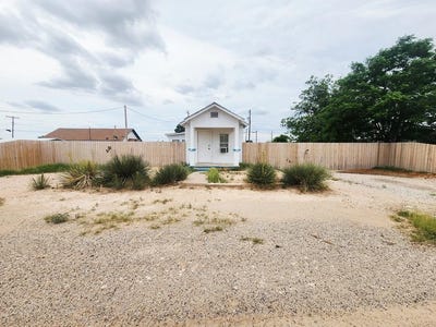 /international/us/512-e-8th-st-mccamey-tx-110099985999/