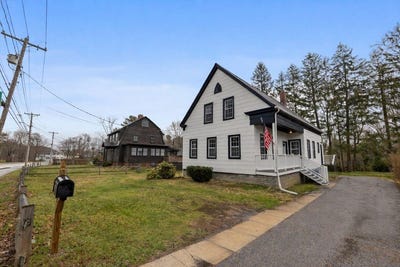 /international/us/411-market-st-rockland-ma-110107079868/
