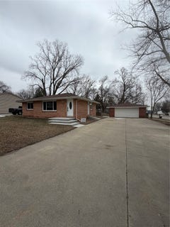 /international/us/4801-walnut-drive-pleasant-hill-ia-110105392622/