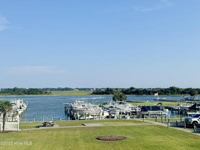 /international/us/650-cedar-point-boulevard-cedar-point-nc-110101194927/