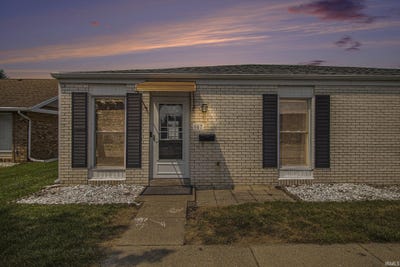 /international/us/907-berkley-circle-mishawaka-in-110101297488/
