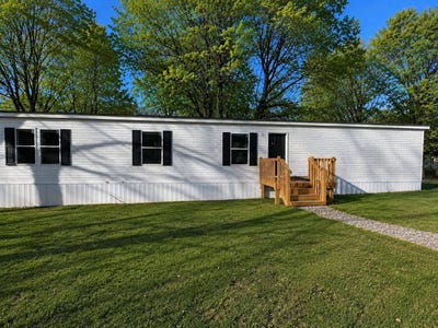 /international/us/100-near-lakes-circle-seneca-sc-110107895700/