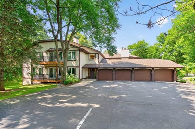 /international/us/15695-sussex-drive-minnetonka-mn-110120423379/