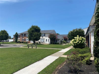 /international/us/500-kensington-lane-bethpage-ny-110109109713/