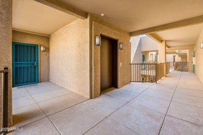 /international/us/14950-w-mountain-view-boulevard-surprise-az-110099385903/