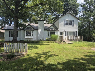 /international/us/138-s-hickory-street-forsyth-mo-110097229281/