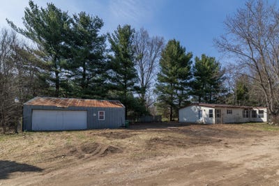 /international/us/13064-riverside-drive-constantine-mi-110106730887/