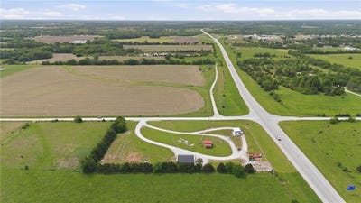 /international/us/1746-and-1748-n-dakota-road-iola-ks-110108099640/
