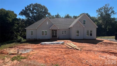 /international/us/149-triple-ponds-court-clover-sc-110120556583/