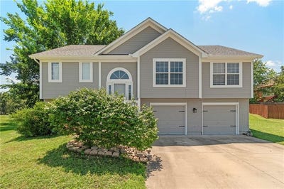 /international/us/401-granite-court-raymore-mo-110100633988/