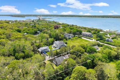 /international/us/3-troy-street-oak-bluffs-ma-110108412499/
