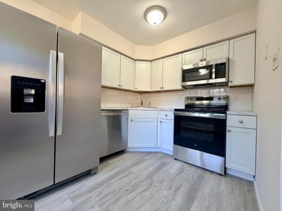 /international/us/335-e-lancaster-avenue-downingtown-pa-110107160114/