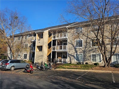 /international/us/220-elm-street-clemson-sc-110103670977/