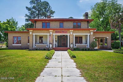 /international/us/1305-church-avenue-chipley-fl-110107614904/