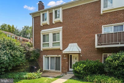 /international/us/3824-persimmon-circle-fairfax-va-110108498582/